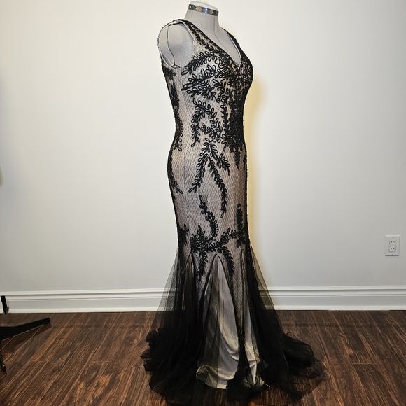 👍NWT Cachet black embroidered tulle beige stretch lined maxi gown dress size 12 - Picture 5 of 11